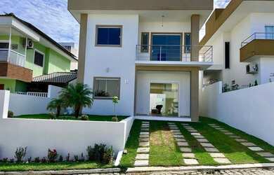 Imagem: A casa em condomínio possui 4 Dormitórios, 4 Banheiros, 2