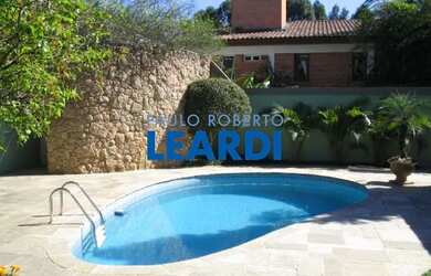 Imagem: A casa em condomínio possui 5 Dormitórios, 5 Banheiros, 5