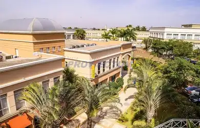 Imagem: O depósito possui 1 Vaga na garagem, 92m² de Área e está