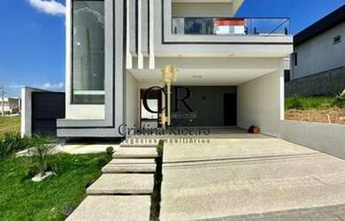 Imagem: A casa em condomínio possui 3 Dormitórios, 3 Banheiros, 4