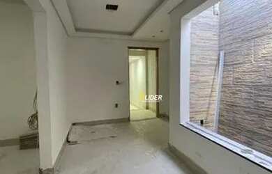 Imagem: A casa possui 5 Dormitórios, 2 Banheiros, 3 Vagas na garagem