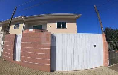 Imagem: A casa possui 3 Dormitórios, 1 Banheiro, 3 Vagas na garagem