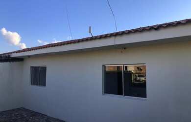 Imagem: A casa possui 2 Dormitórios, 1 Banheiro, 1 Vaga na garagem