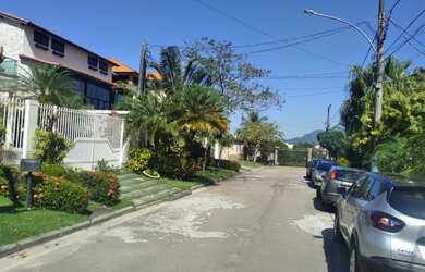 Imagem 4: maravilhoso terreno em rua fechada, com lindas casas na vizinhança