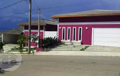 Imagem: A casa em condomínio possui 3 Dormitórios, 2 Banheiros, 5