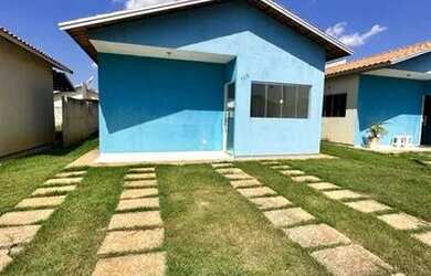 Imagem: A casa possui 2 Dormitórios, 1 Banheiro, 2 Vagas na garagem