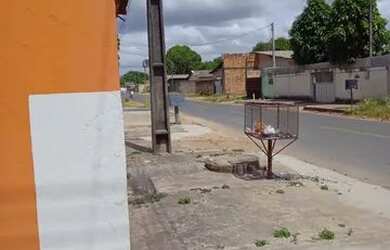 Imagem: O apartamento possui 2 Dormitórios, 1 Banheiro e Varanda e