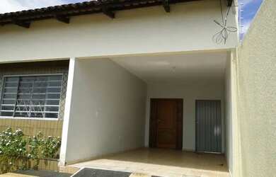 Imagem: A casa possui 4 Dormitórios, 2 Banheiros, 255m² de Área e