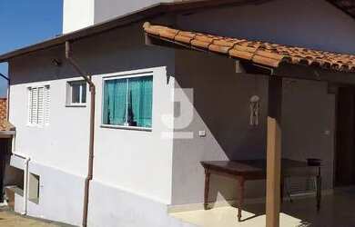 Imagem: A casa possui 4 Dormitórios, 3 Banheiros, 4 Vagas na garagem