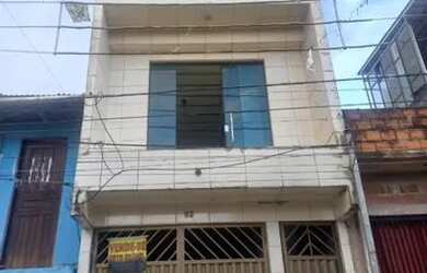 Imagem: A casa possui 4 Dormitórios, 5 Banheiros, 4 Vagas na garagem