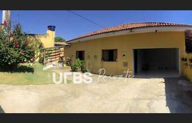 Imagem: A casa possui 3 Dormitórios, 4 Banheiros, 4 Vagas na garagem