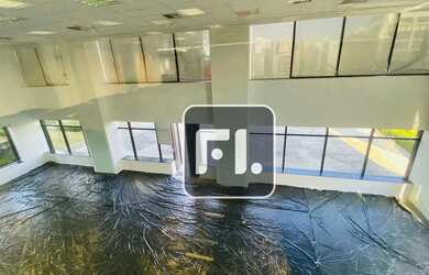 Imagem: O depósito possui 5 Vagas na garagem e 1121m² de Área e está