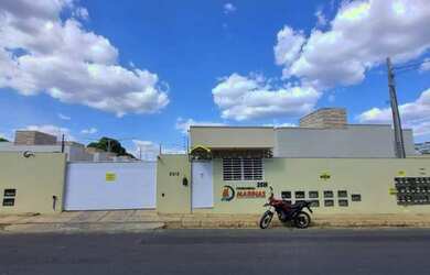 Imagem: A casa em condomínio à venda possui 3 Dormitórios, 2 Banheiros
