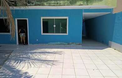 Imagem: A casa possui 2 Dormitórios, 1 Banheiro, 2 Vagas na garagem