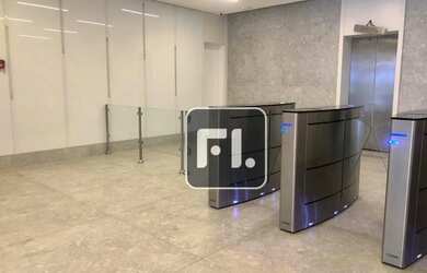 Imagem: O depósito possui 3 Vagas na garagem, 244m² de Área e está