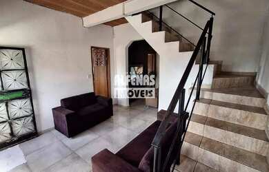 Imagem: A casa possui 3 Dormitórios, 1 Banheiro, 1 Vaga na garagem