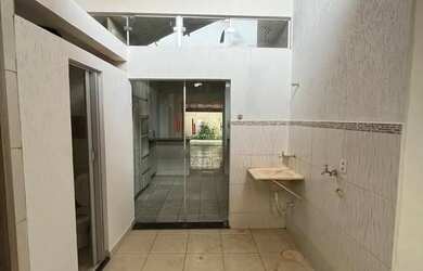 Imagem 7: ALUGO LINDA CASA. Varanda, 180m² de Área, 4 Vagas na garageme3 Dormitórios