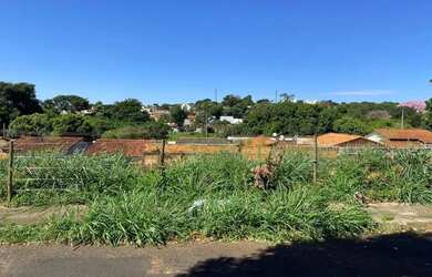 Imagem: O terreno possui 250m² de Área e está localizado em Dona