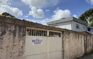 Imagem: A casa possui 3 Dormitórios, 2 Banheiros, 3 Vagas na garagem