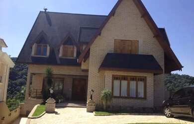 Imagem: A casa em condomínio possui 5 Dormitórios, 5 Banheiros, 5