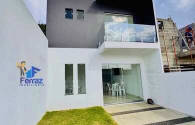 Imagem: A casa em condomínio possui 3 Dormitórios, 3 Banheiros, 2