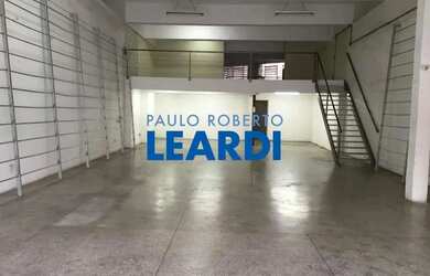 Imagem: O depósito possui 5 Vagas na garagem e 773m² de Área e está