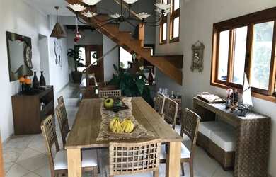 Imagem: A casa em condomínio possui 4 Dormitórios, 5 Banheiros, 4