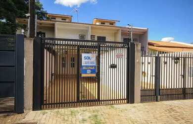 Imagem: A casa possui 3 Dormitórios, 2 Banheiros, 1 Vaga na garagem