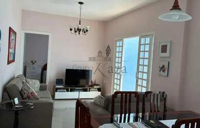 Imagem: A casa possui 4 Dormitórios, 2 Banheiros, 110m² de Área e