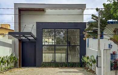 Imagem: O depósito possui 3 Vagas na garagem, 350m² de Área e está