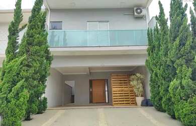 Imagem: A casa em condomínio possui 3 Dormitórios, 4 Banheiros, 4