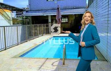 Imagem: A casa possui 3 Dormitórios, 3 Banheiros, 4 Vagas na garagem