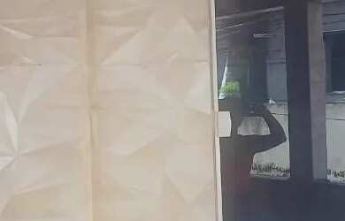 Imagem: A casa possui 3 Dormitórios, 1 Banheiro, 1 Vaga na garagem