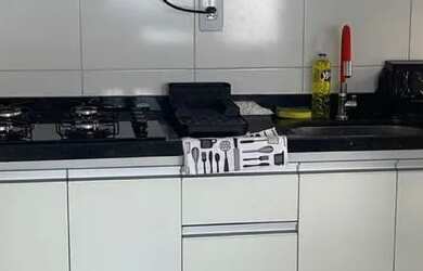 Imagem: A casa possui 2 Dormitórios, 2 Banheiros, 2 Vagas na garagem