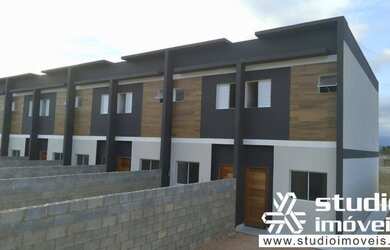 Imagem: A casa possui 2 Dormitórios, 3 Banheiros, 2 Vagas na garagem