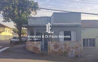 Imagem: A casa possui 3 Dormitórios, 2 Banheiros, 1 Vaga na garagem