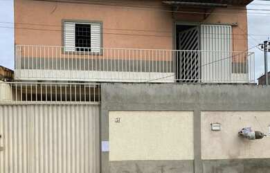 Imagem: A casa possui 4 Dormitórios, 4 Banheiros, 2 Vagas na garagem