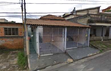 Imagem: A casa possui 4 Dormitórios, 3 Banheiros, 2 Vagas na garagem