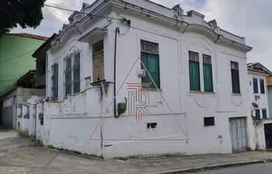 Imagem: A casa possui 2 Dormitórios, 2 Banheiros, 2 Vagas na garagem