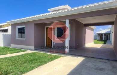 Imagem: A casa possui 3 Dormitórios, 2 Banheiros, 3 Vagas na garagem