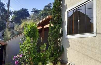 Imagem: A casa possui 3 Dormitórios, 3 Banheiros, 3 Vagas na garagem