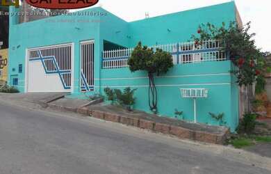 Imagem: A casa possui 3 Dormitórios, 2 Banheiros, 4 Vagas na garagem