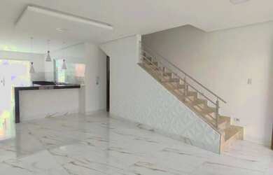 Imagem: A casa possui 3 Dormitórios, 3 Banheiros e 2 Vagas na garagem