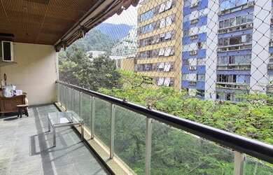 Imagem 2: Amplo apartamento em condomínio de luxo, com 3 vagas na escritura