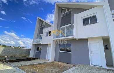 Imagem: A casa possui 3 Dormitórios, 4 Banheiros, 1 Vaga na garagem