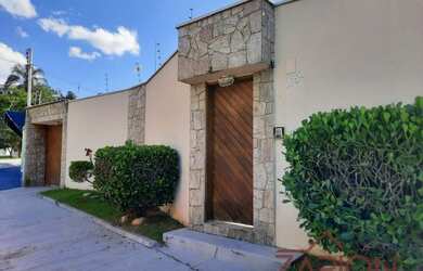 Imagem: A casa possui 4 Dormitórios, 5 Banheiros, 5 Vagas na garagem