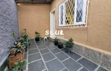 Imagem: A casa possui 2 Dormitórios, 1 Banheiro, 2 Vagas na garagem