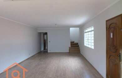 Imagem: A casa possui 3 Dormitórios, 3 Banheiros, 5 Vagas na garagem