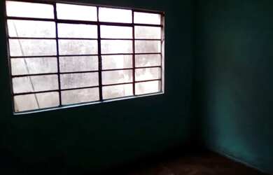 Imagem: A casa possui 4 Dormitórios, 2 Banheiros, 5 Vagas na garagem