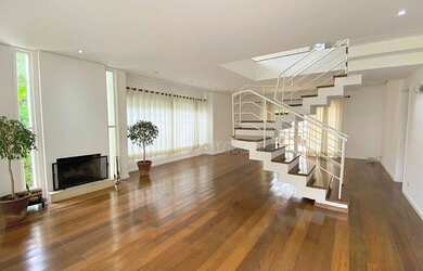 Imagem: A casa em condomínio possui 4 Dormitórios, 4 Banheiros, 4